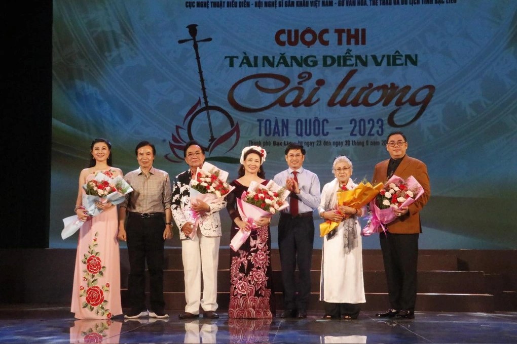 60 Nghệ Sĩ