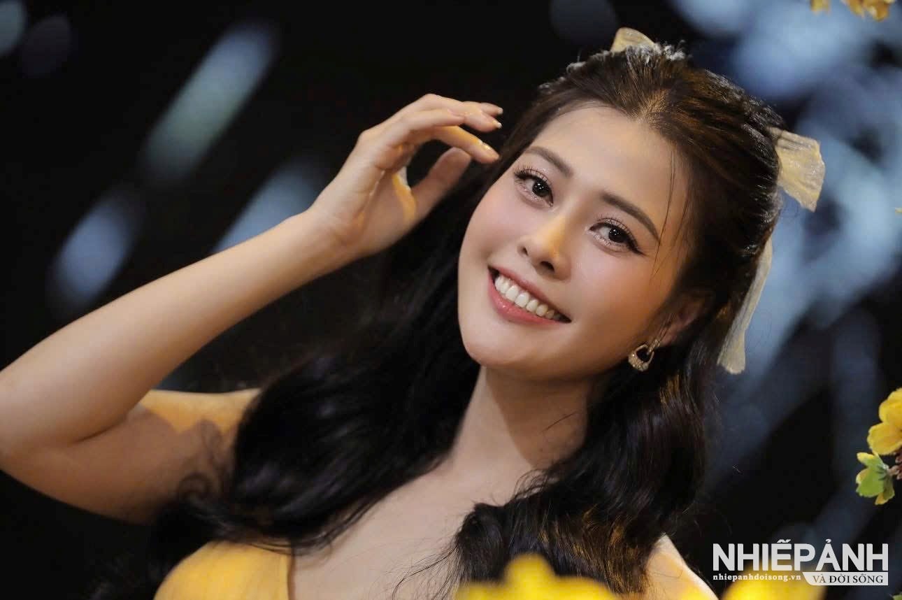 Á Hậu Thi Phượng