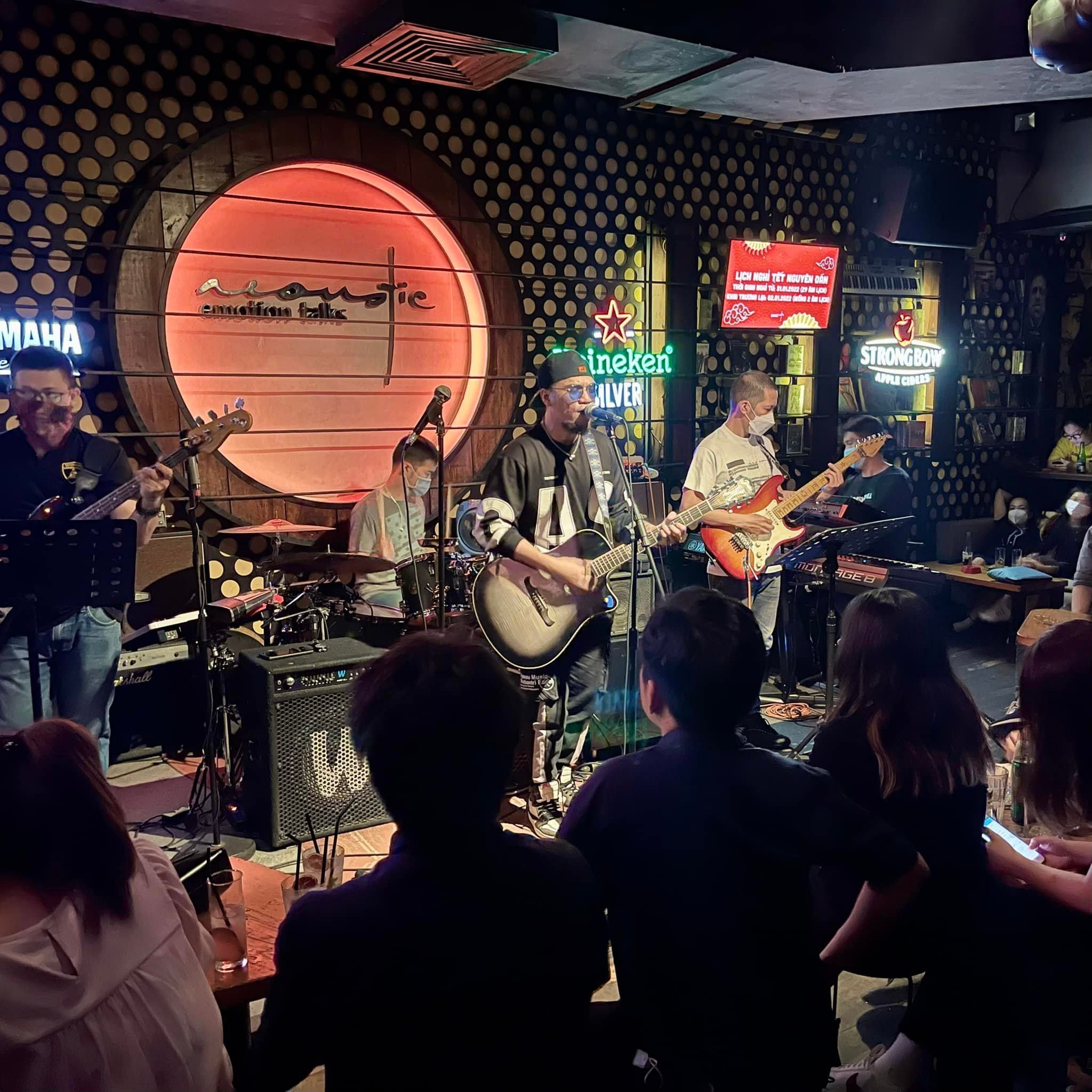 Acoustic Lounge