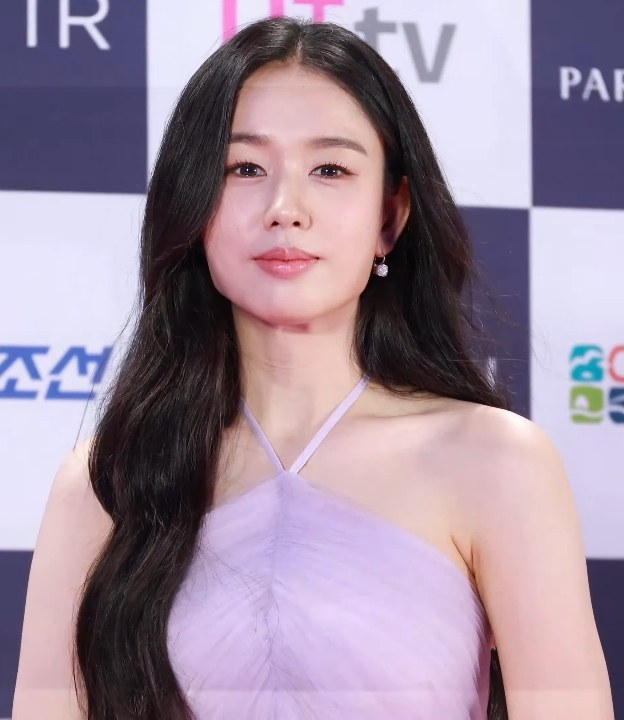  Ahn Eun Jung
