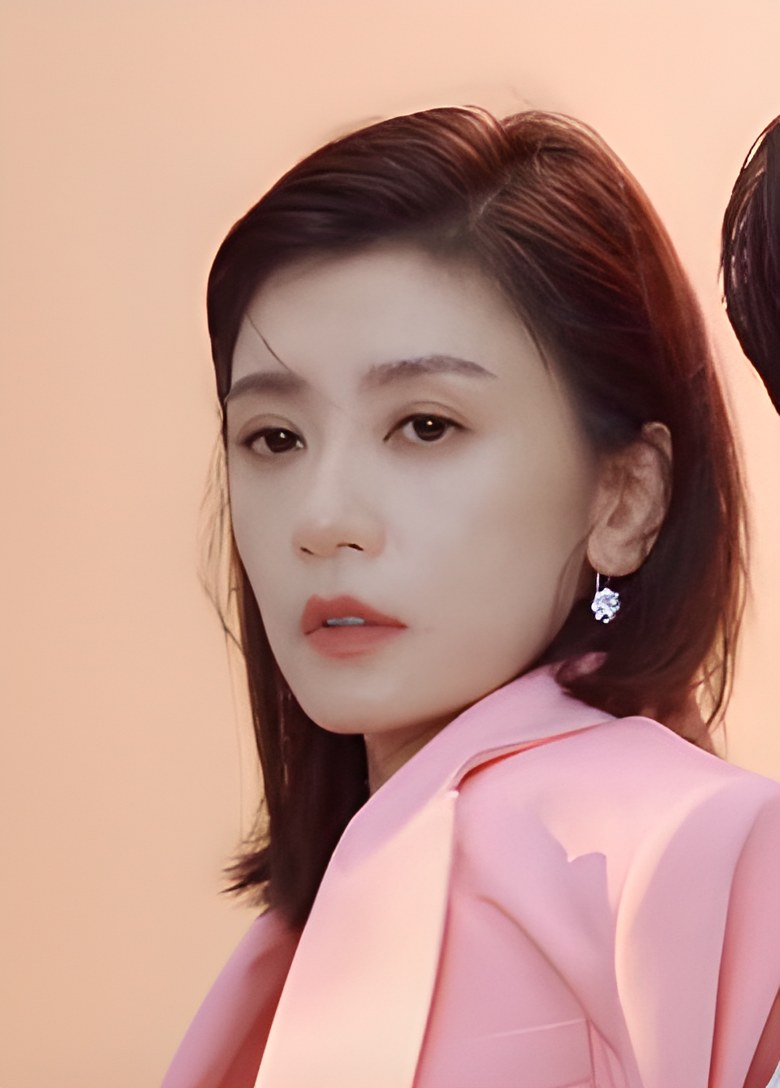 Alyssa Chia / Giả Tịnh Văn