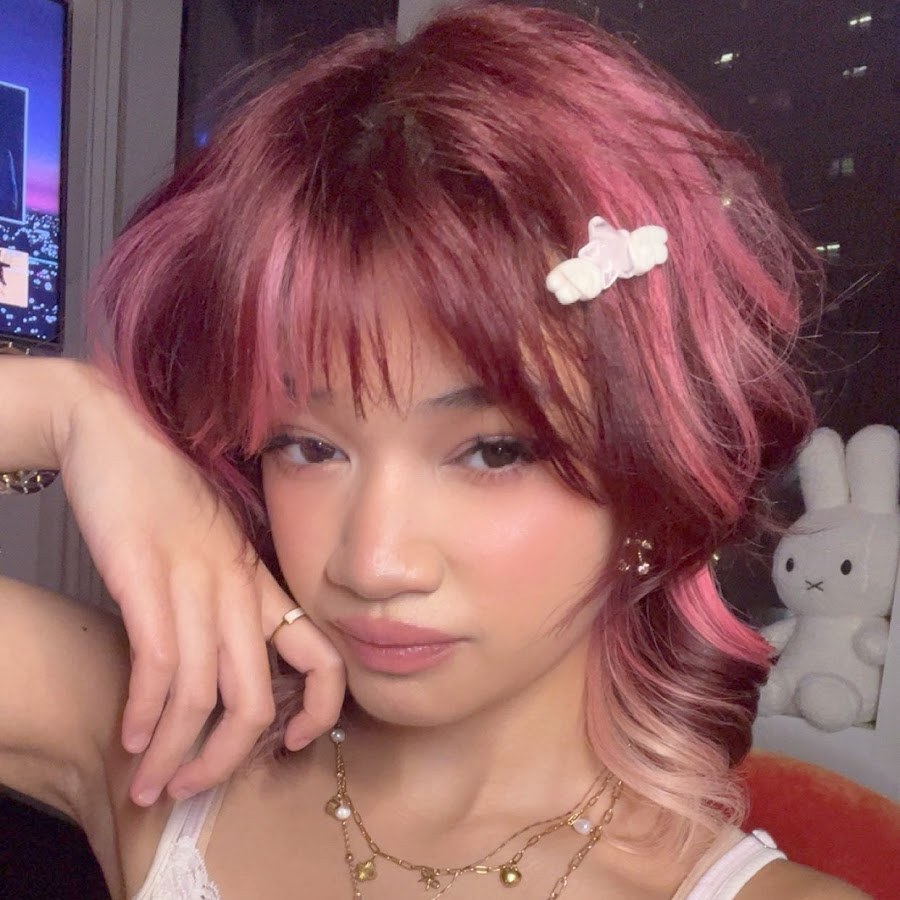 Angelica He / Hà Khiết