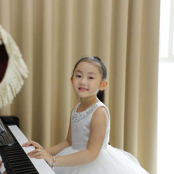 Bé Diệu Anh