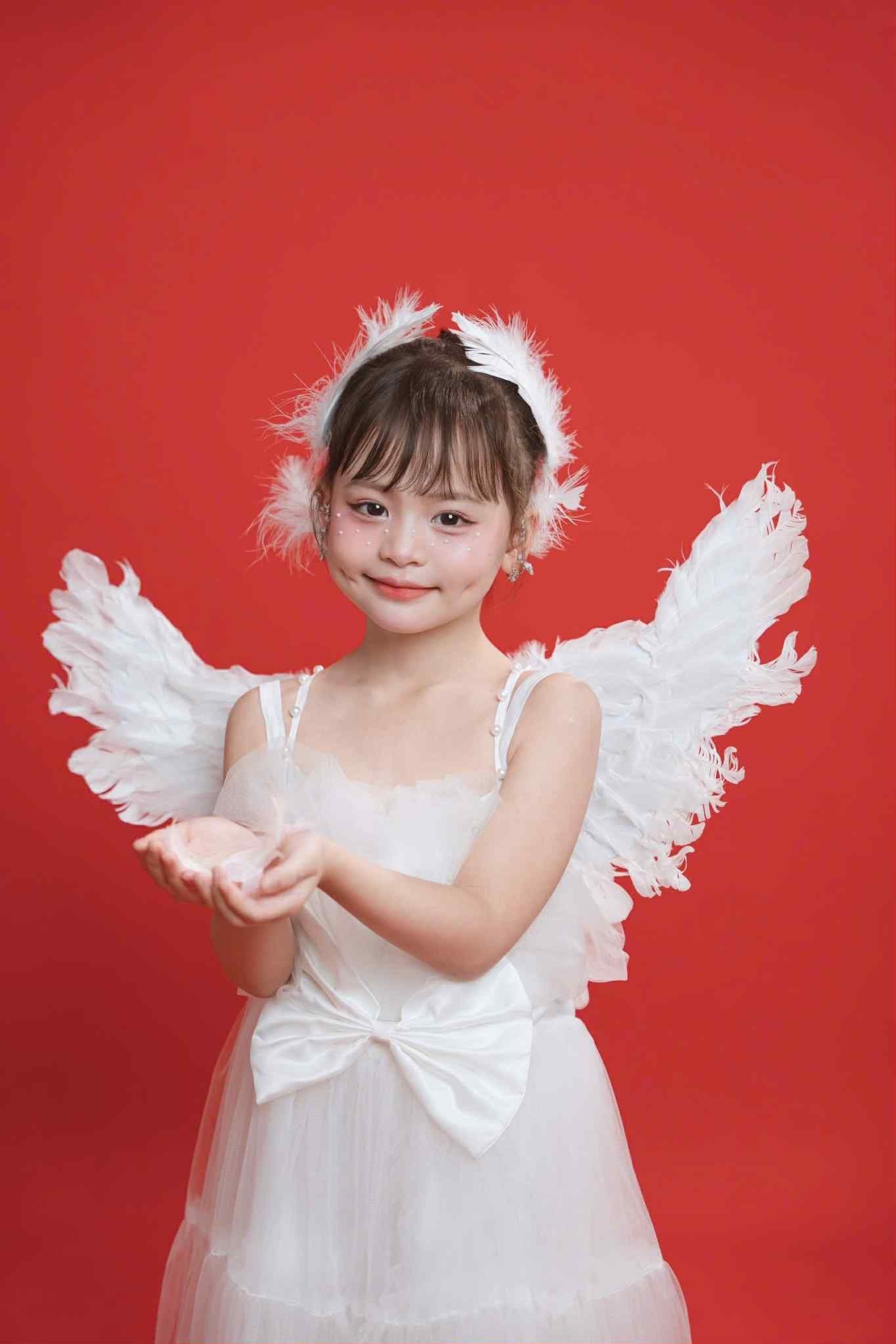 Bé Thủy Tiên