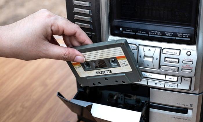 Cassette Đỏ