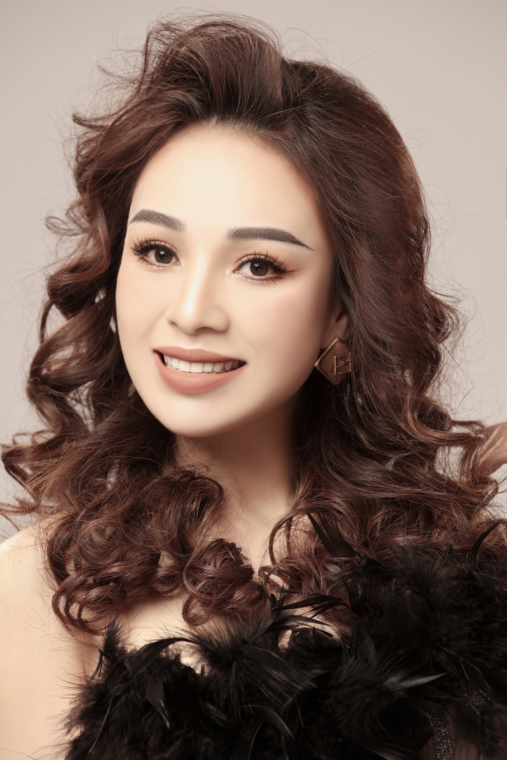 Chân Trăng Trú Niệm