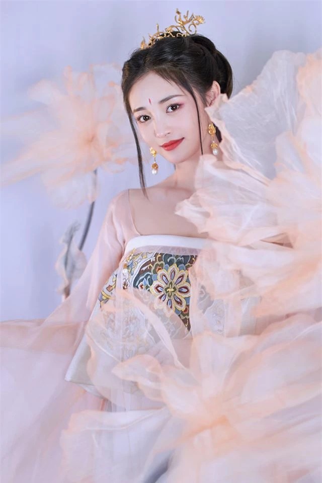 周洁颖 (Chu Khiết Dĩnh)