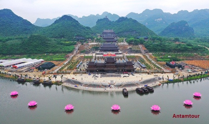 Chúc Hà (祝何)