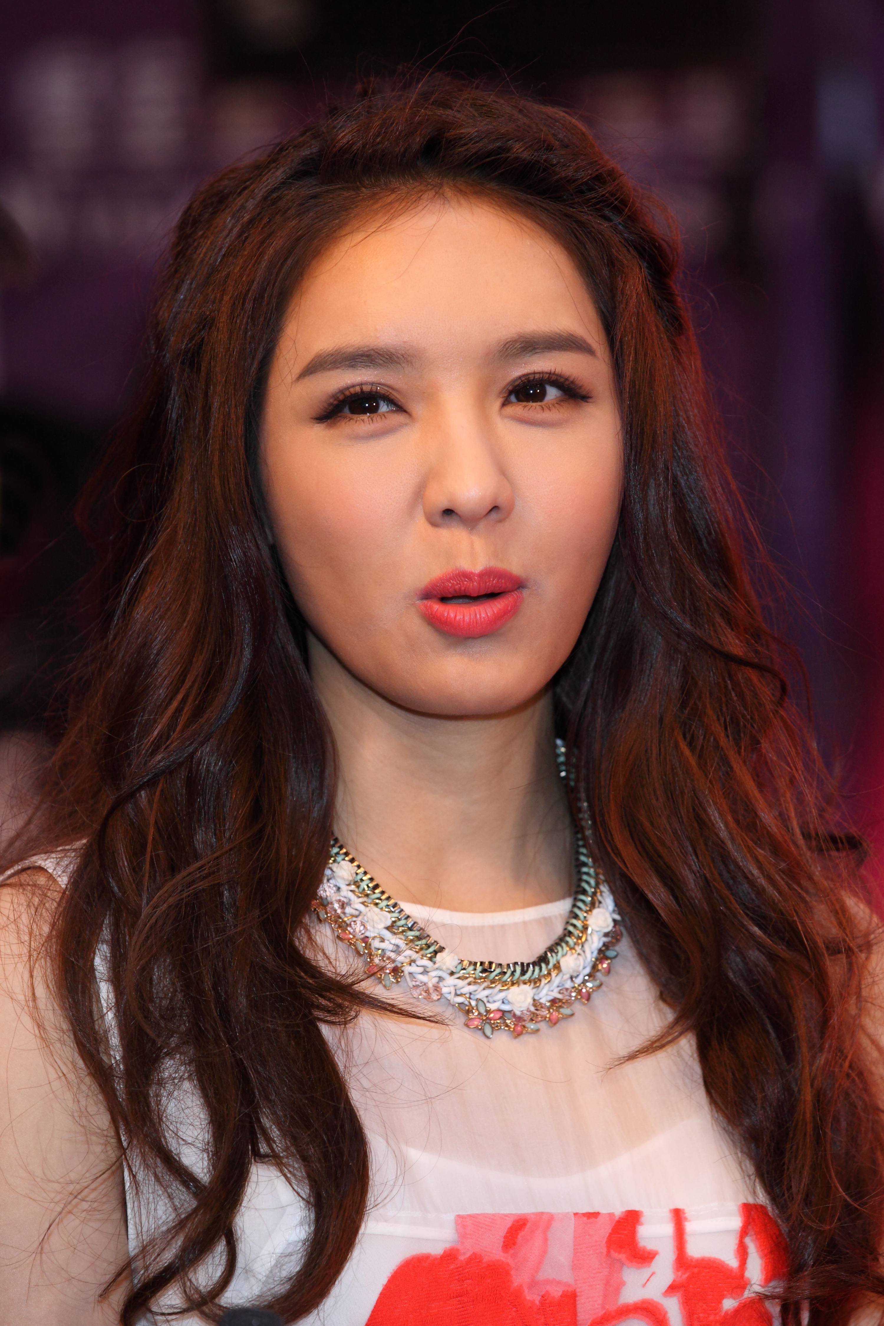 Ella Koon / Quan Ân Na
