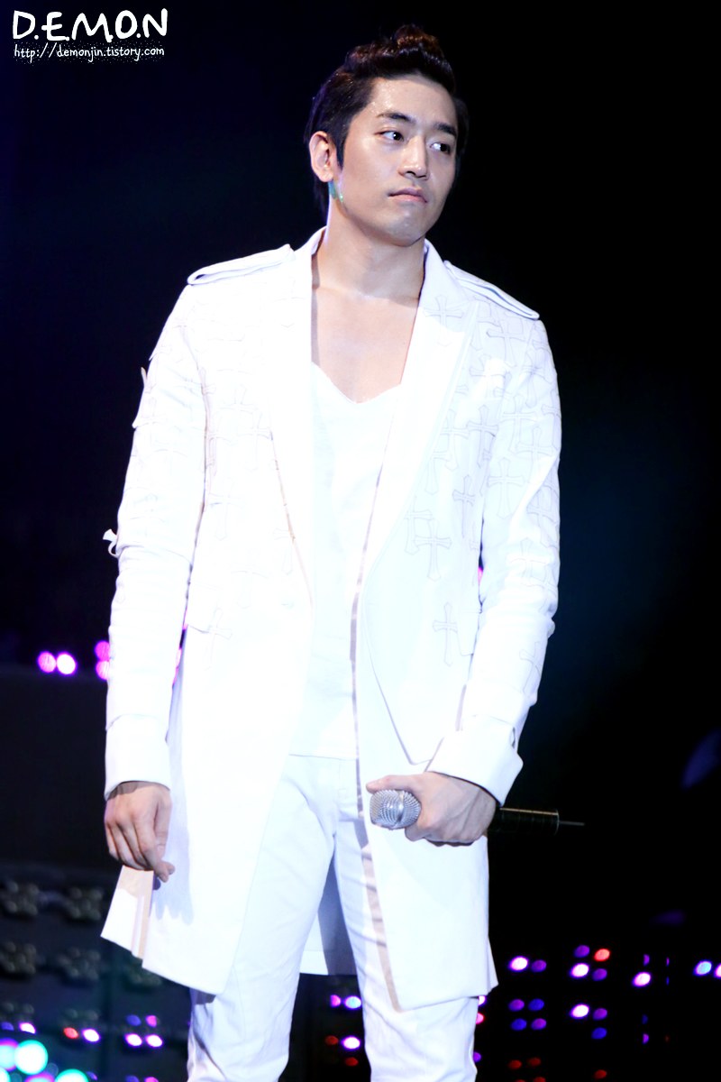 Eric Mun (Shinhwa)