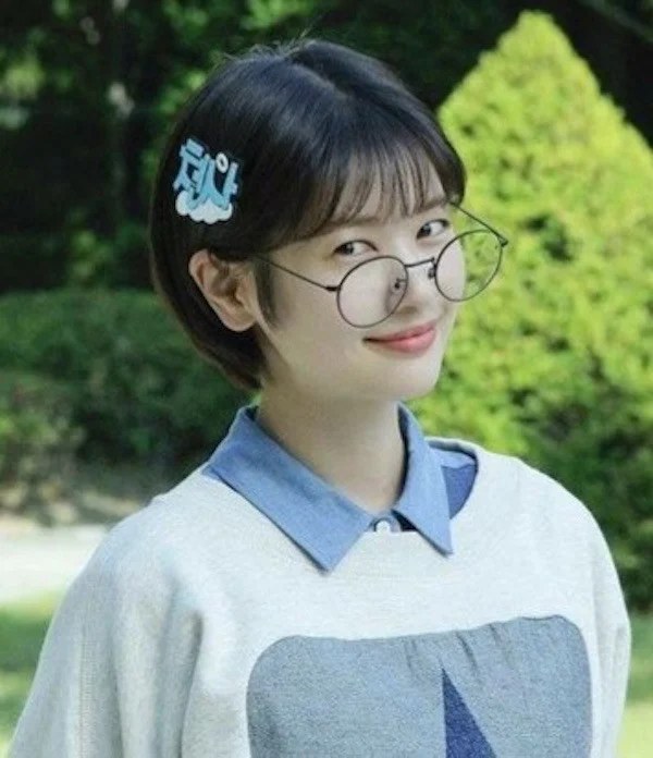 Girl's short hair