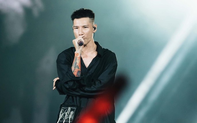 Hứn. The
