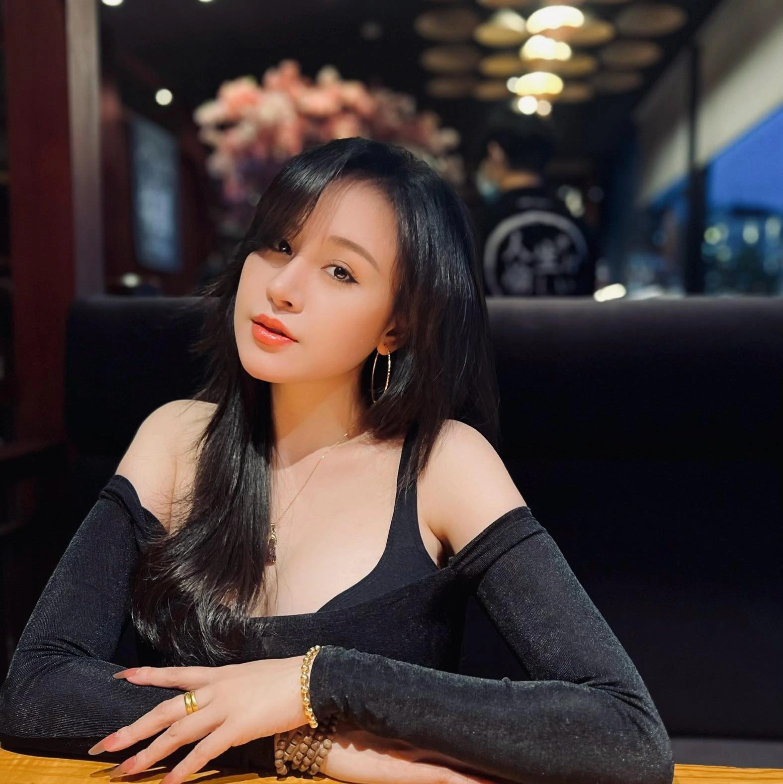 Huyền Anh (Bà Tưng)