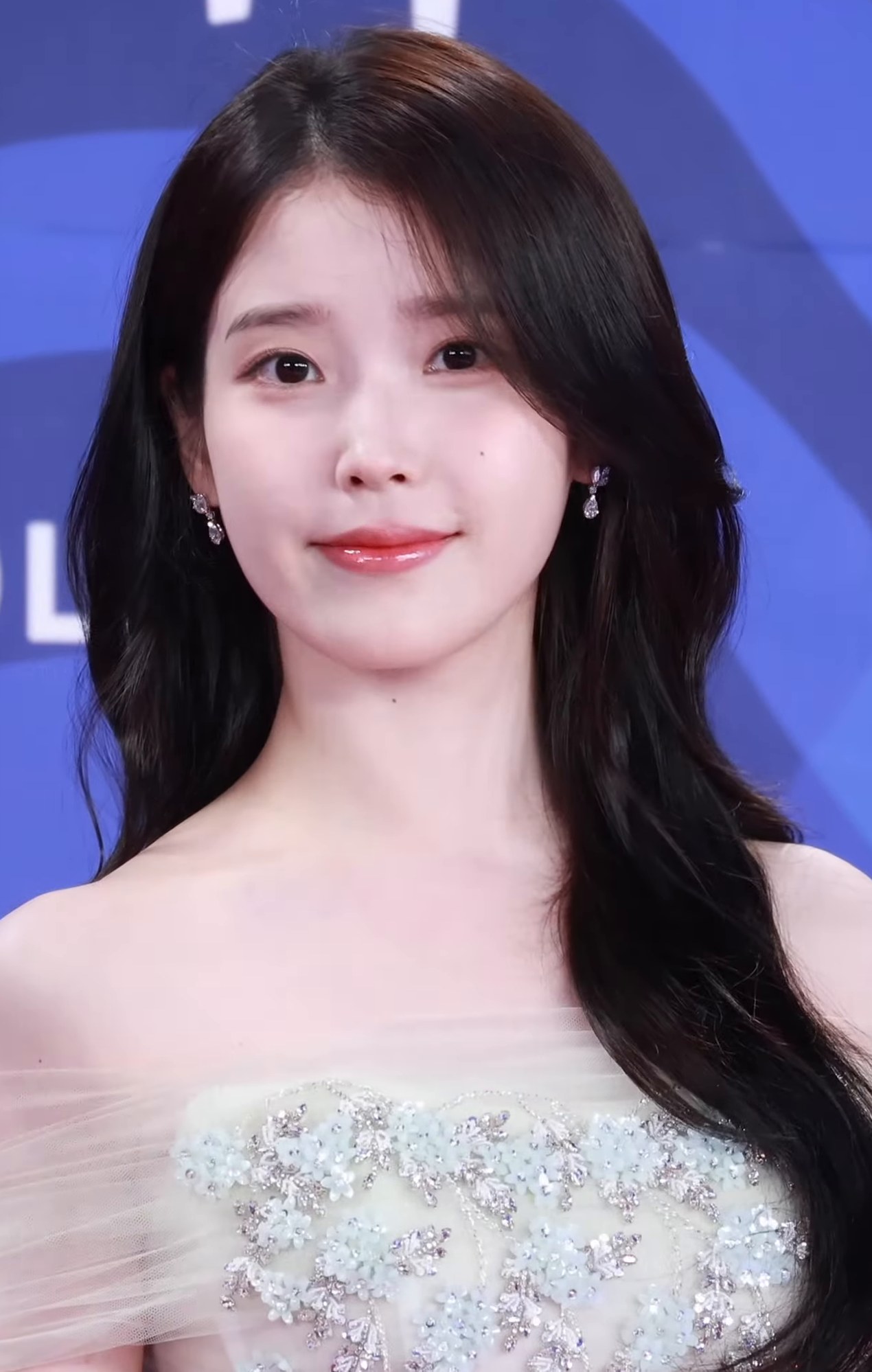 IU (아이유)