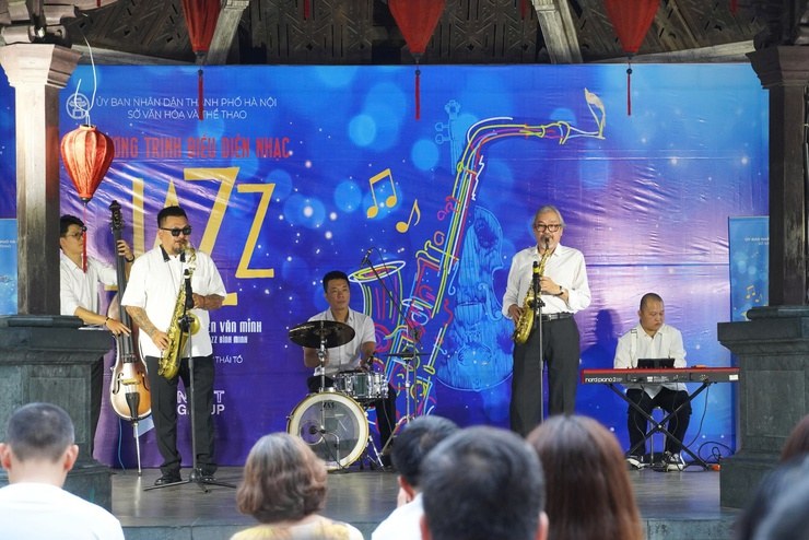Joi Chua / Thái Thuần Giai
