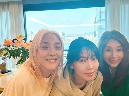 Kim Bada With So Nyeon