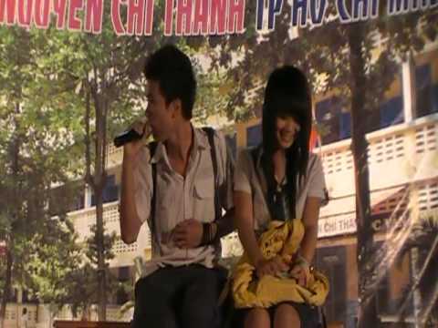 Bước Đến Lại Gần Anh