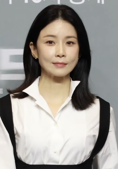 Lee Bo Young