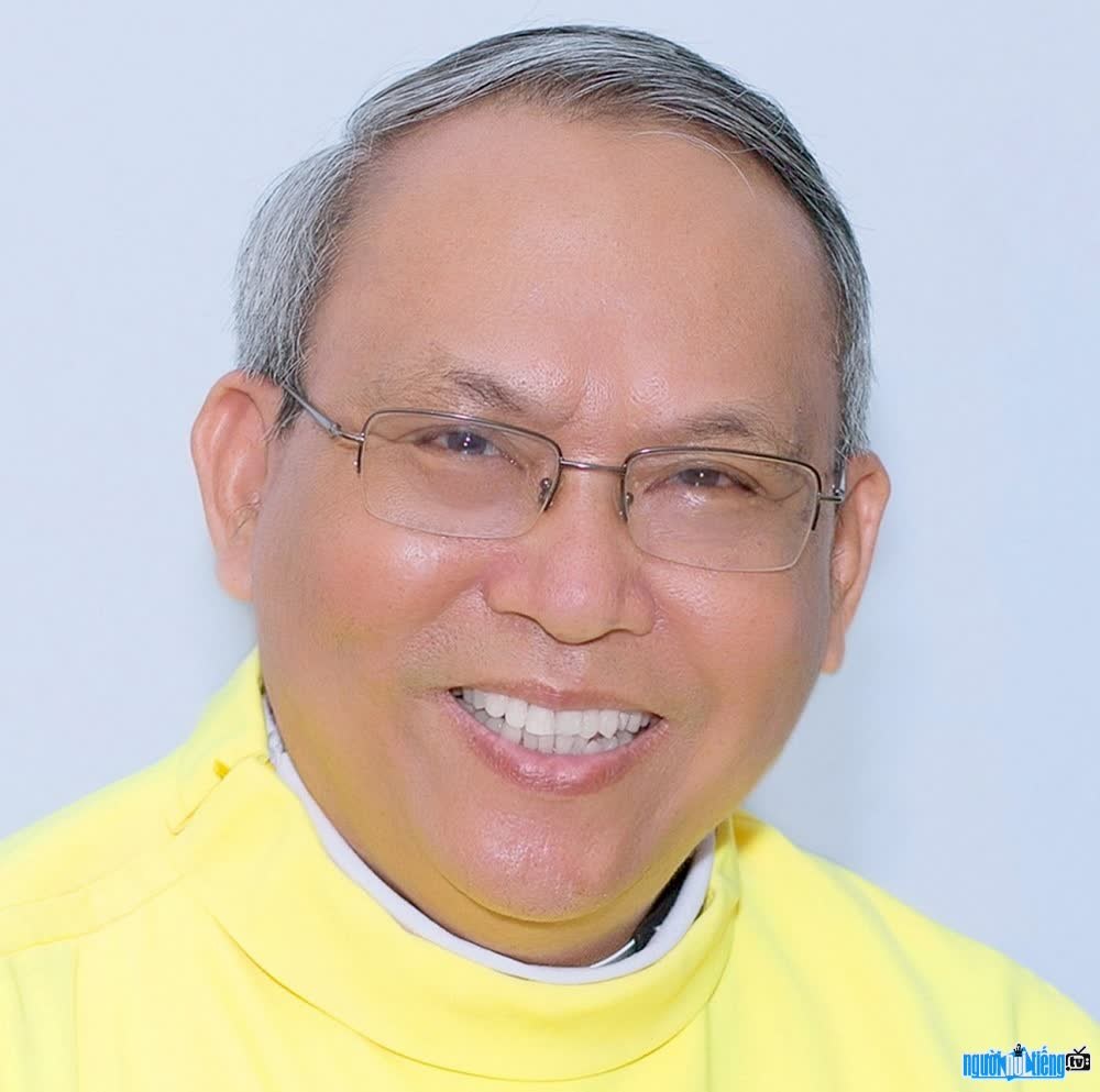 Linh Mục Mi Trầm