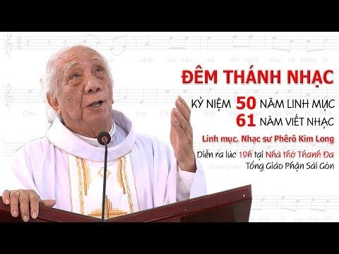 Mẹ đứng đó