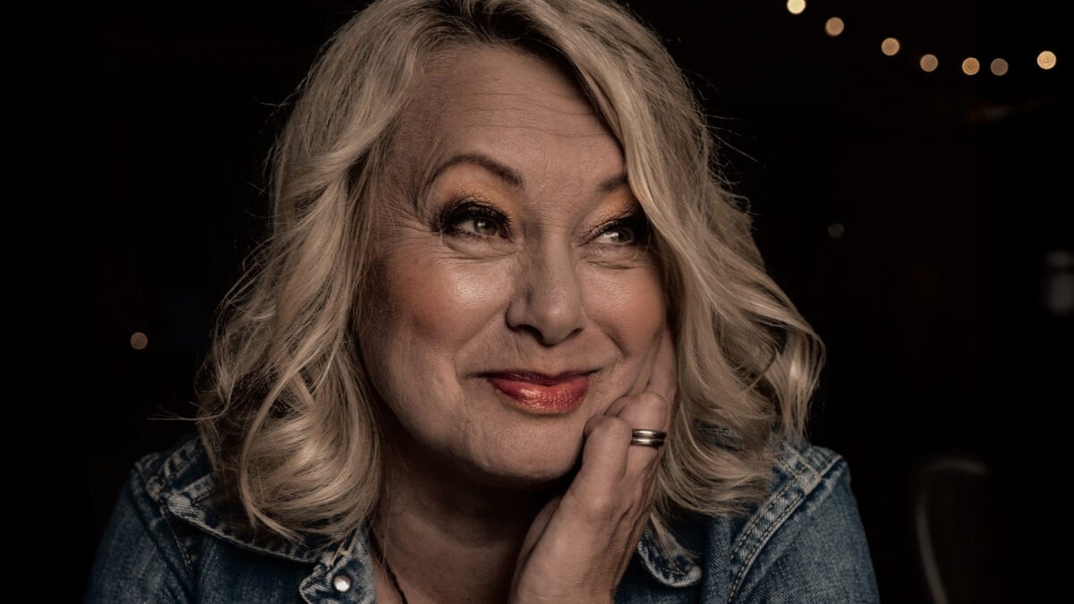 Louise Hoffsten
