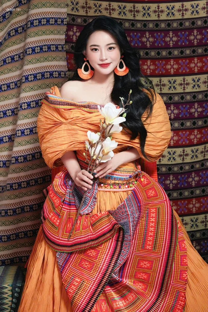 Mavis Fan / Phạm Hiểu Huyên