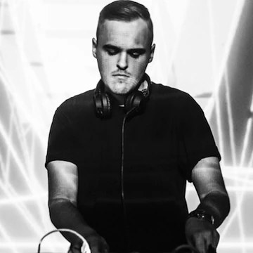Mikkel Cox (Mike Hawkins)