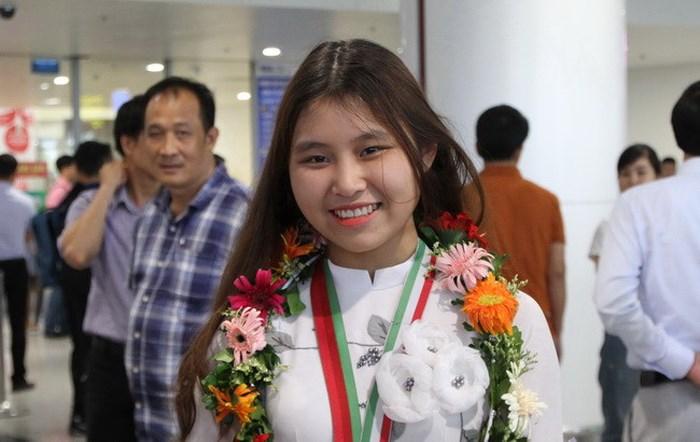 Rất Muốn Bên Cạnh Anh (Lời Việt)