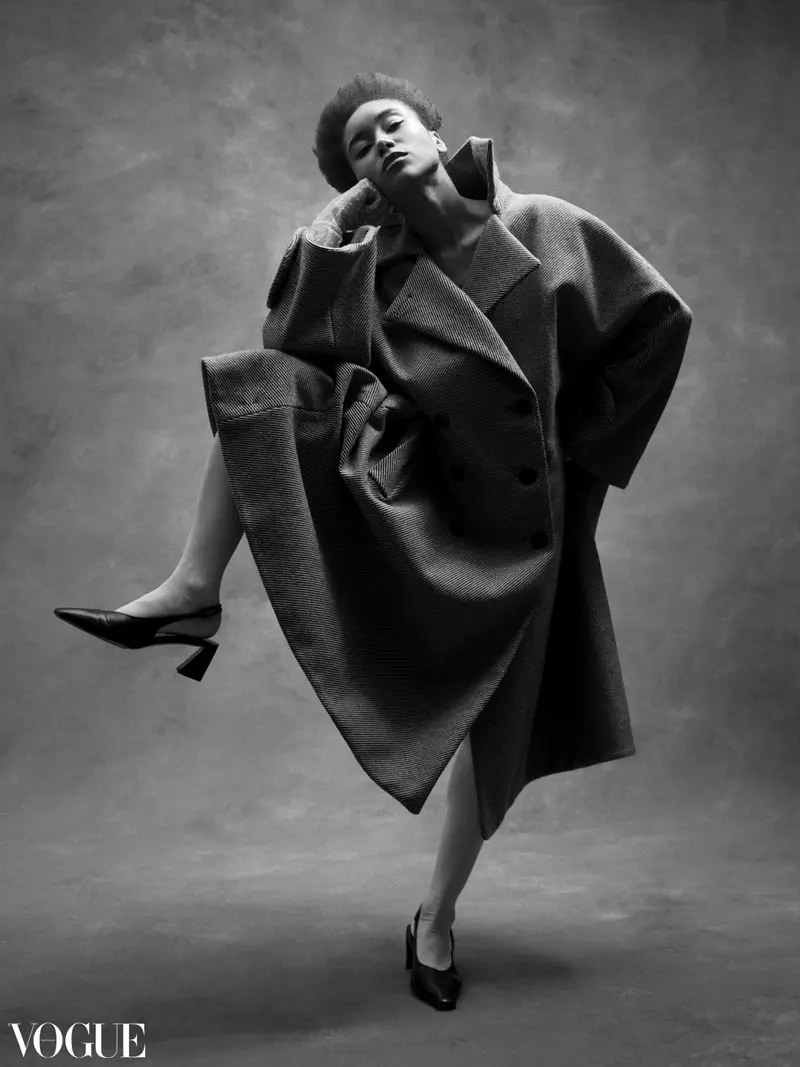 Monochrome-coat