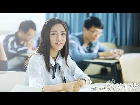 Nắm đôi tay của anh