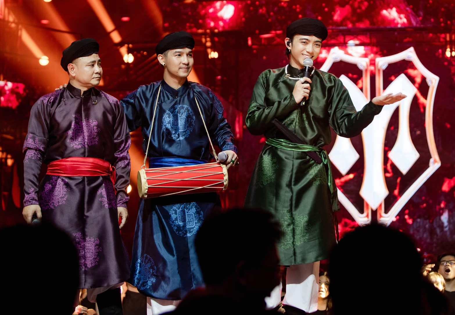 Nhóm Bản Sắc
