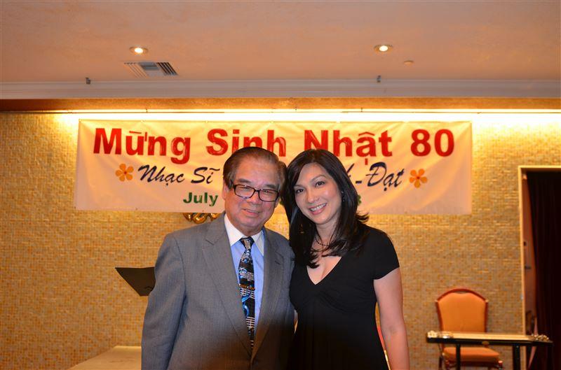 Đêm nào trăng sáng cho bằng đêm nay