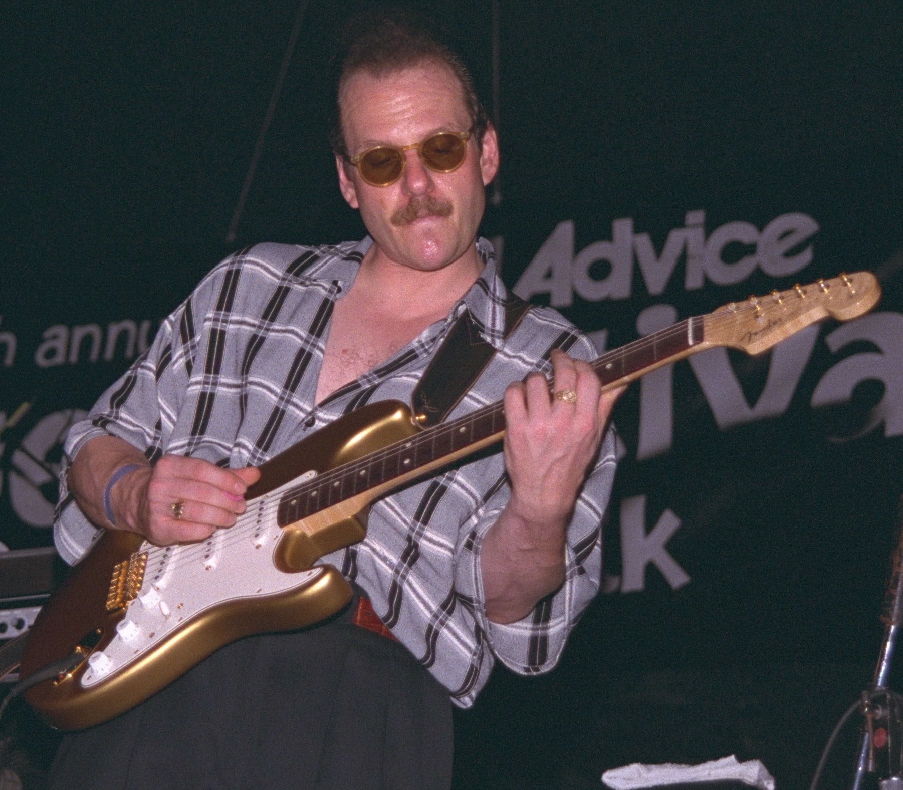  Ronnie Earl