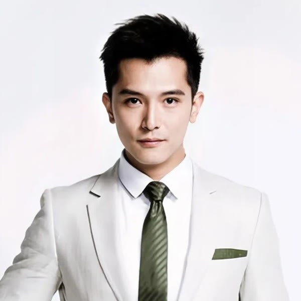 Roy Chiu / Khưu Trạch