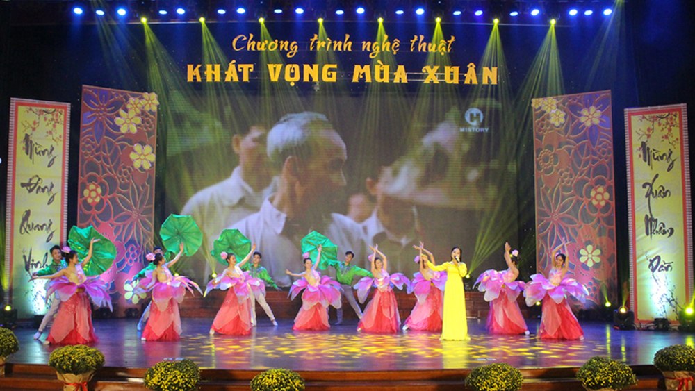 Tốp ca nam nữ Đài PT&TH Bắc Giang