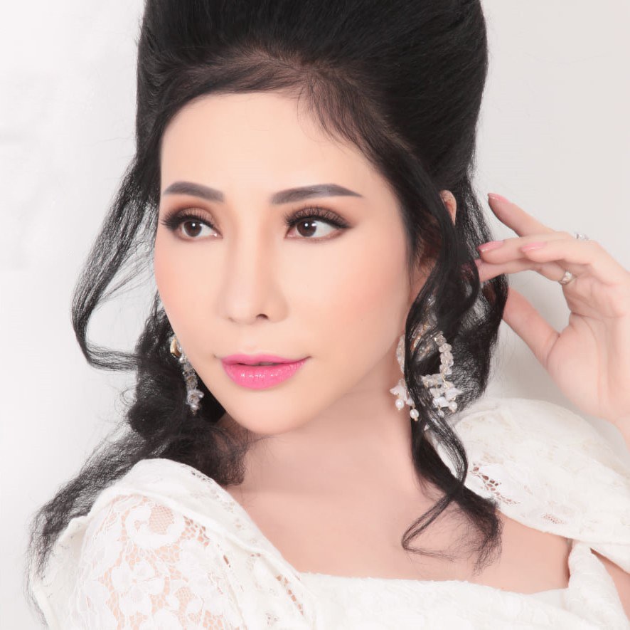 TS Huyền Trang