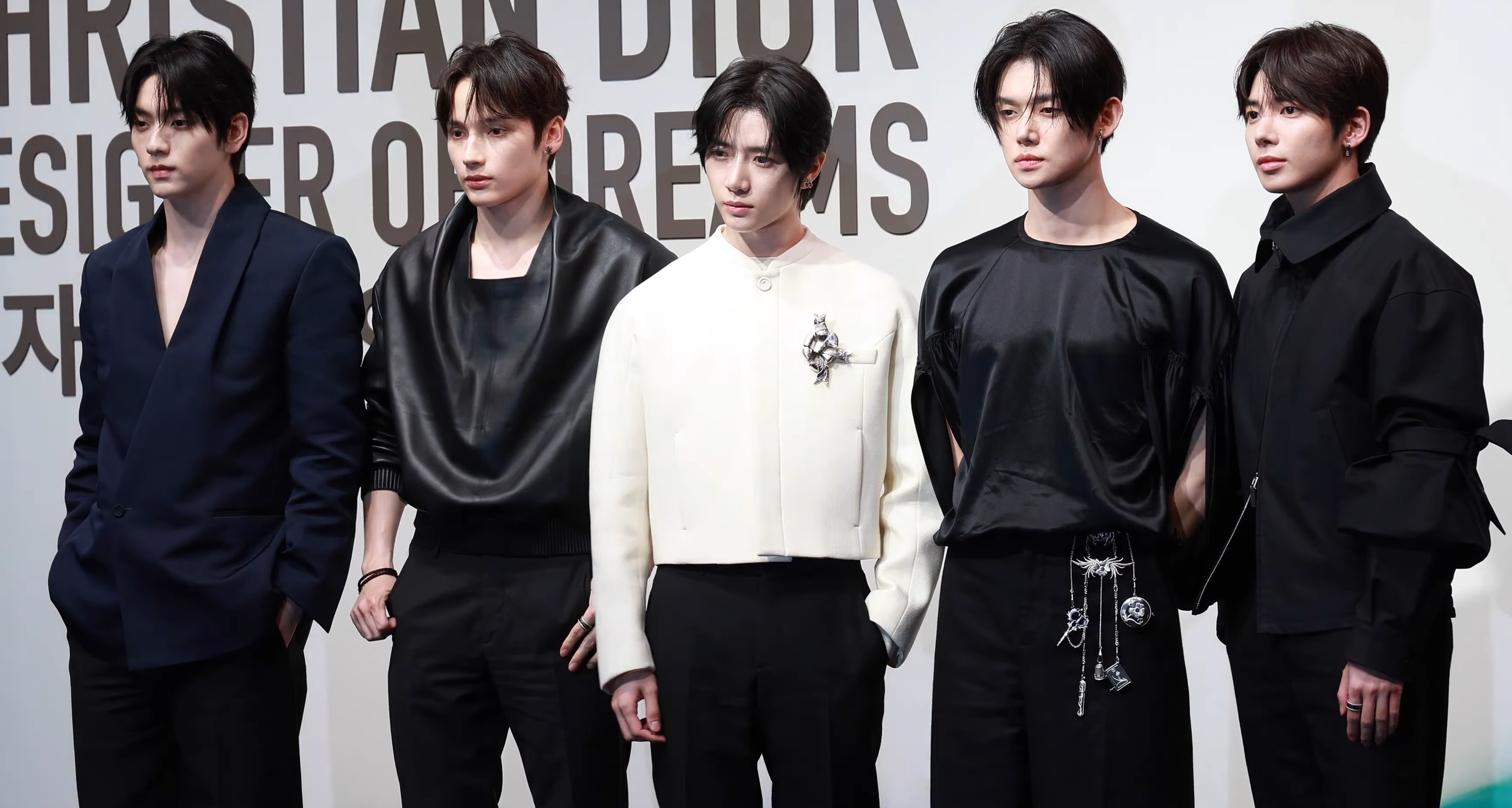 TXT(Tomorrow By Together-투모로우바이투게더)