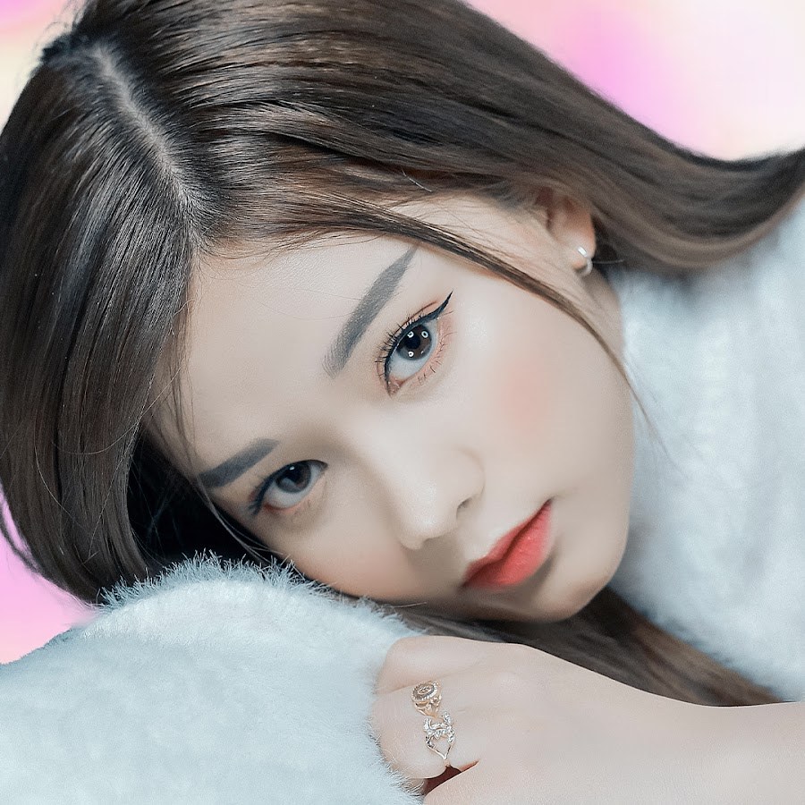 Út Nhị Mino