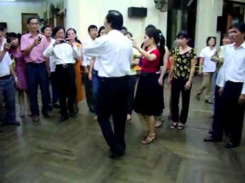 Ngôi nhà bão dừng sau cánh cửa