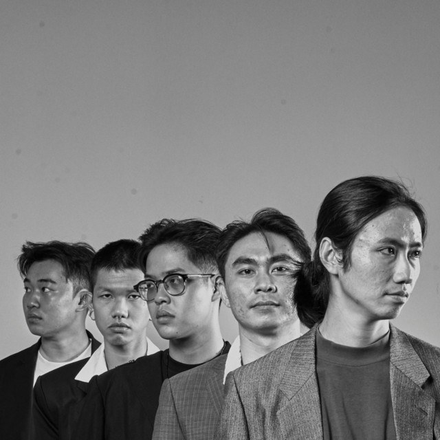 Ai Mang Mây Vào Nhà?