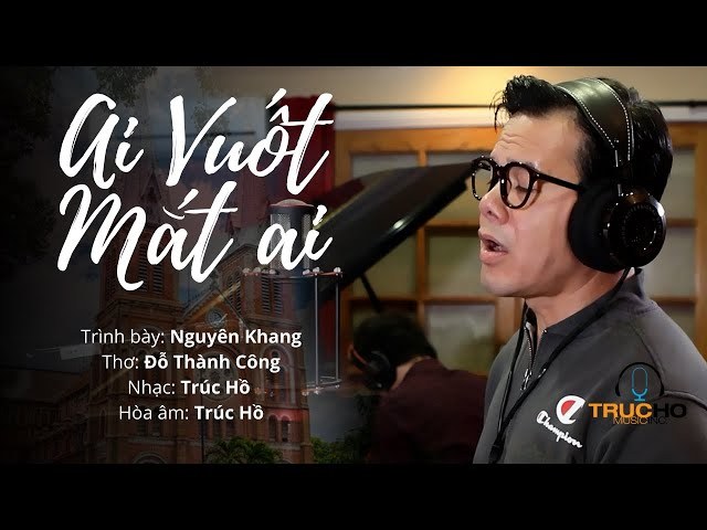 Ai vuốt mắt ai