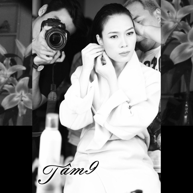 Cô ấy là ai