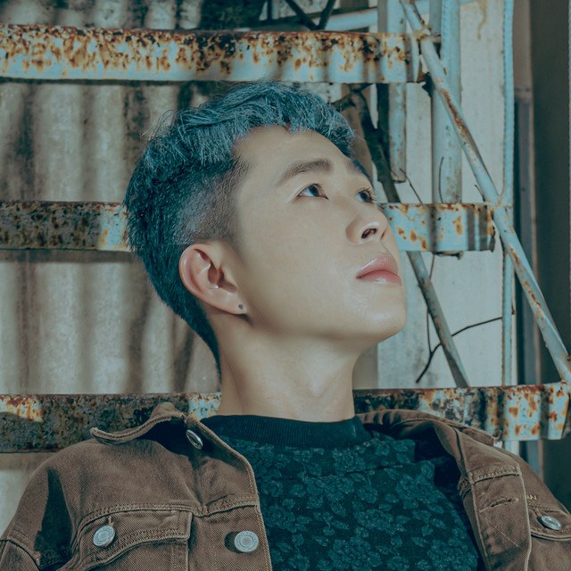 Gần Anh Hơn