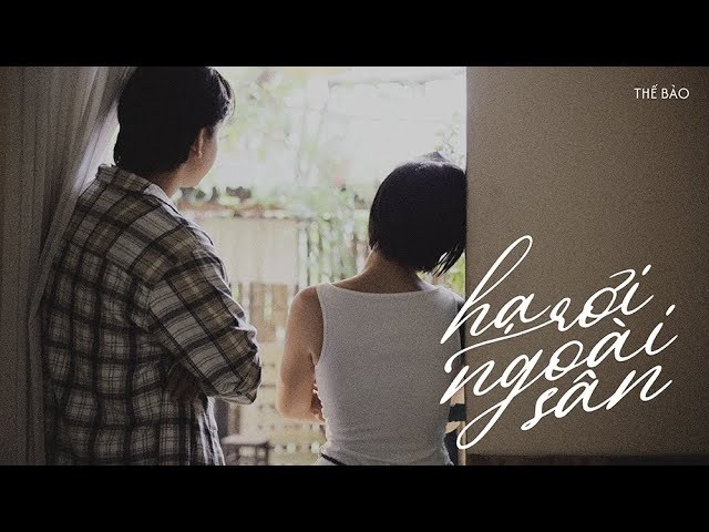 Hạ Rơi Ngoài Sân