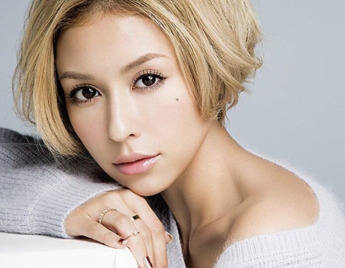 Hitomi wo tojite (Close My Eyes)