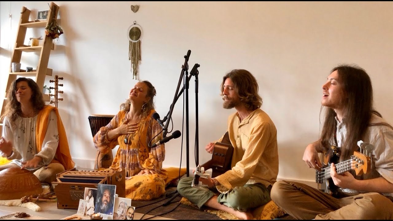 I CHOOSE TO LIVE IN LOVE (LAKSHMI)