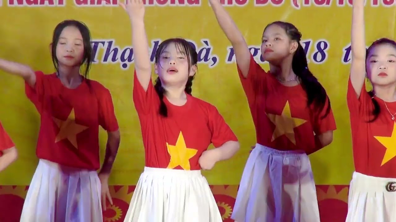 Mashup khát vọng tuổi trẻ nối vòng tay lớn