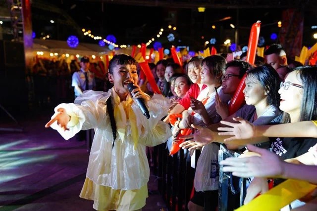 Mượn thịt tỏ tình 