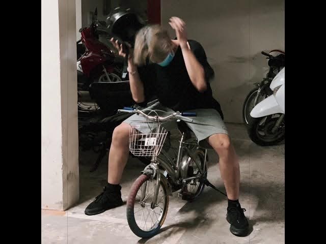 Nắng đã làm má em thêm hồng ( Xe đạp)