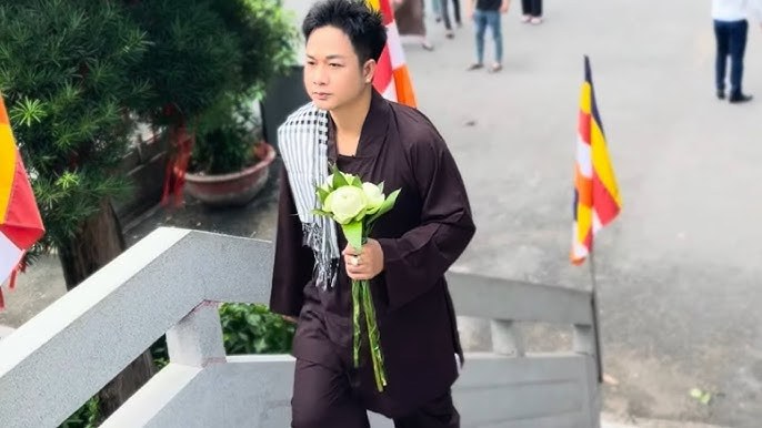 NGƯỜI TUÔN NƯỚC MẮT TRỜI TUÔN MƯA